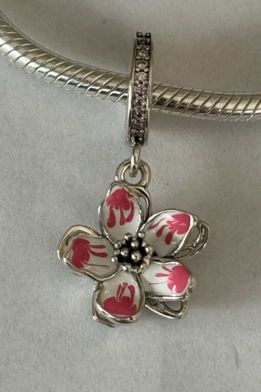 Açmış Çiçek Sallantılı Charm