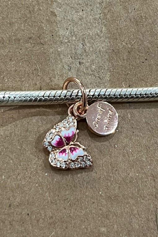 Rose Kelebek ve Yazılı Çift Sallantılı Charm