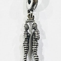 Ali ve Nino Heykeli Sallantılı Charm