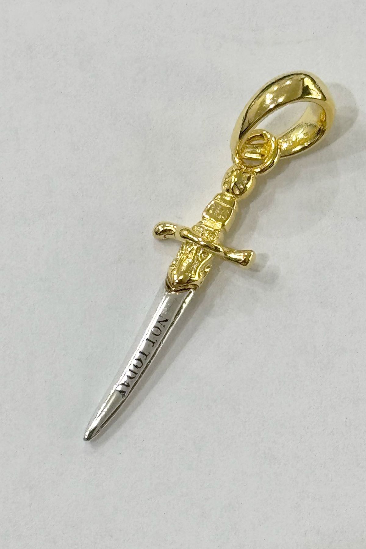 Game of Thrones Bıçak Sallantılı Charm